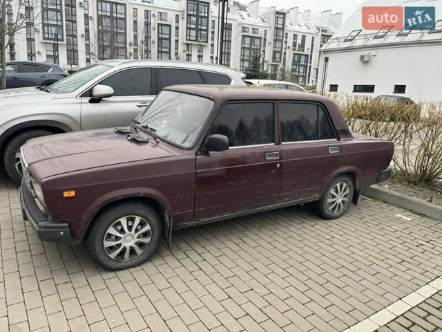 Красный ВАЗ 2107, объемом двигателя 1.5 л и пробегом 107 тыс. км за 950 $, фото 2 на Automoto.ua