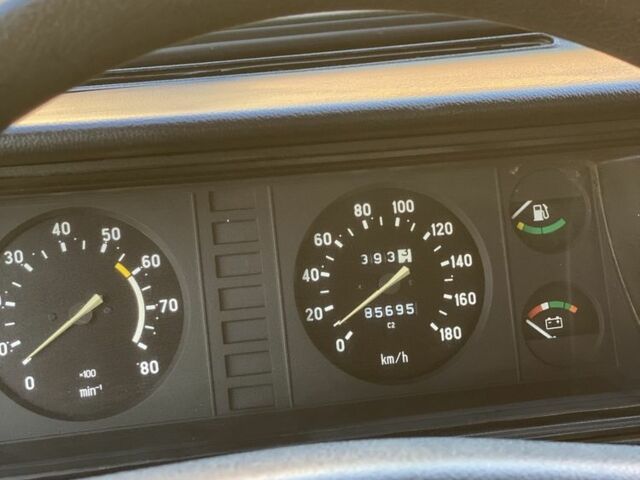 Красный ВАЗ 2107, объемом двигателя 1.5 л и пробегом 86 тыс. км за 2000 $, фото 6 на Automoto.ua