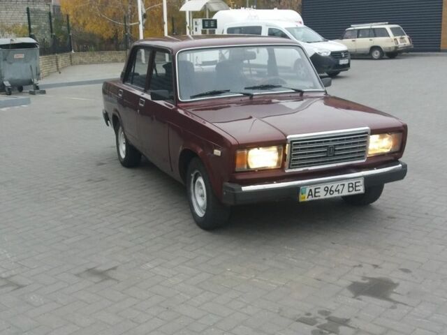 Красный ВАЗ 2107, объемом двигателя 1.6 л и пробегом 200 тыс. км за 1300 $, фото 2 на Automoto.ua