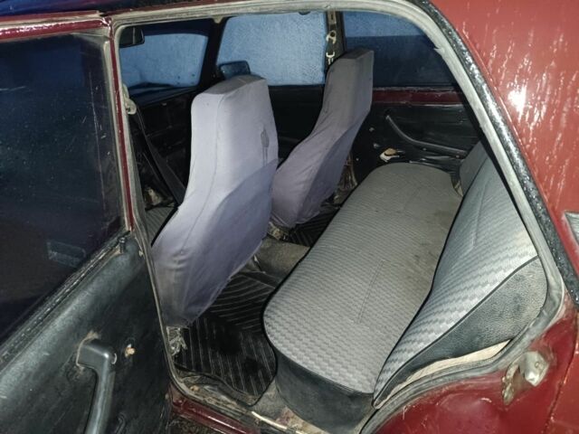 Красный ВАЗ 2107, объемом двигателя 1.5 л и пробегом 82 тыс. км за 510 $, фото 2 на Automoto.ua