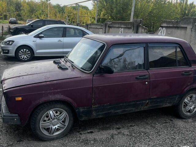 Красный ВАЗ 2107, объемом двигателя 1.5 л и пробегом 600 тыс. км за 400 $, фото 6 на Automoto.ua
