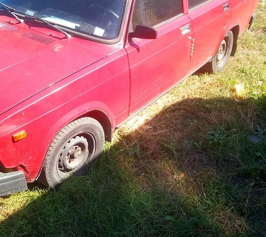 Красный ВАЗ 2107, объемом двигателя 1.5 л и пробегом 192 тыс. км за 980 $, фото 1 на Automoto.ua