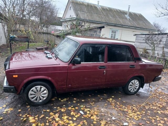 Красный ВАЗ 2107, объемом двигателя 0 л и пробегом 60 тыс. км за 1000 $, фото 1 на Automoto.ua