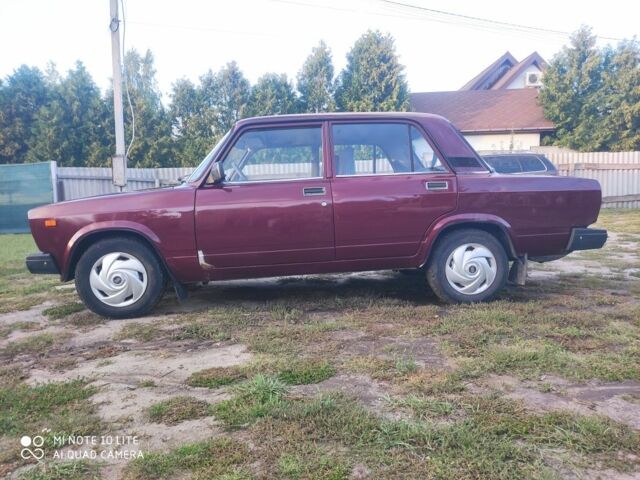 Красный ВАЗ 2107, объемом двигателя 1.5 л и пробегом 88 тыс. км за 900 $, фото 3 на Automoto.ua