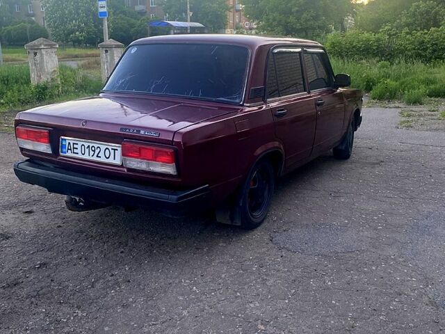 Красный ВАЗ 2107, объемом двигателя 1.5 л и пробегом 188 тыс. км за 1250 $, фото 4 на Automoto.ua