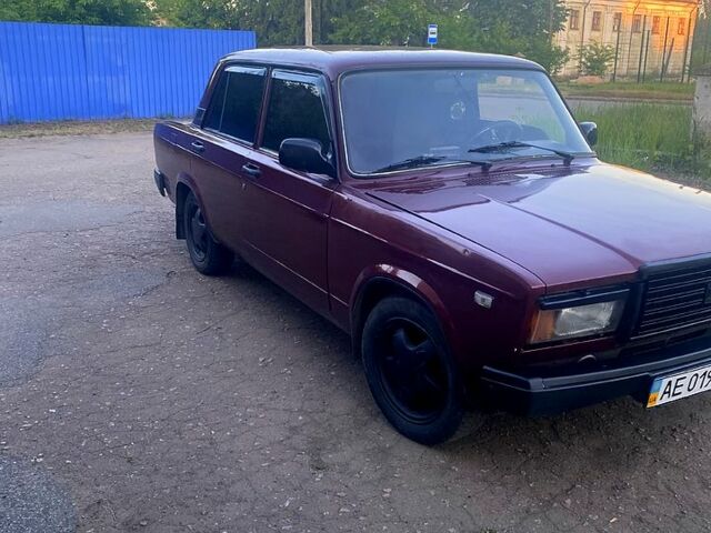 Красный ВАЗ 2107, объемом двигателя 1.5 л и пробегом 188 тыс. км за 1250 $, фото 1 на Automoto.ua