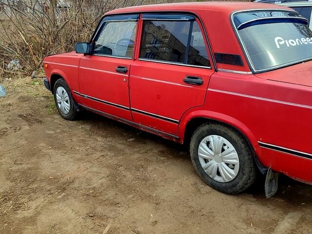 ВАЗ 2107 2007 в Изюме на Automoto.ua Красный ВАЗ 2107, объемом двигателя 1.5 л и пробегом 0 тыс. км за 1250 $, фото 5 на Automoto.ua