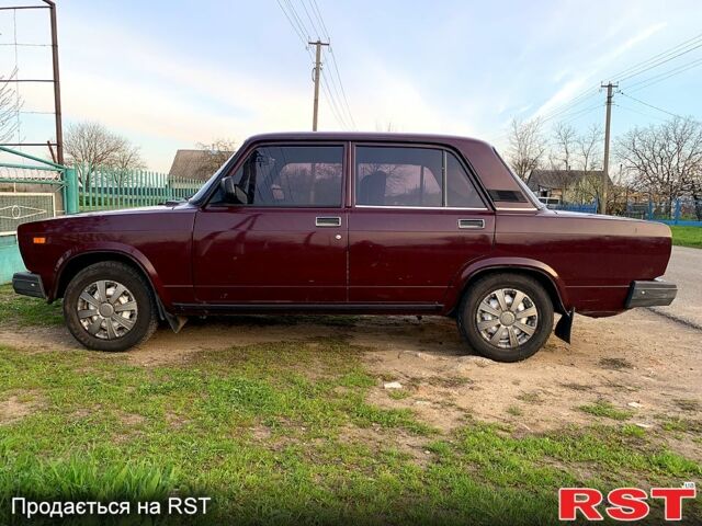 Красный ВАЗ 2107, объемом двигателя 1.6 л и пробегом 100 тыс. км за 1700 $, фото 1 на Automoto.ua