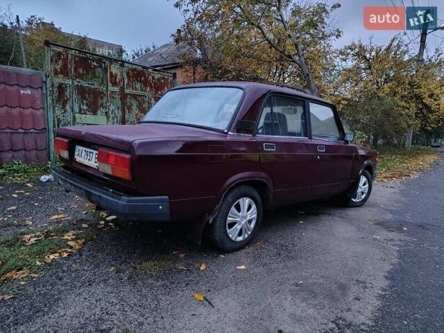 Красный ВАЗ 2107, объемом двигателя 1.6 л и пробегом 200 тыс. км за 1300 $, фото 3 на Automoto.ua