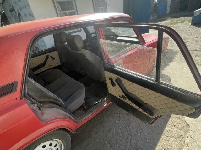 Красный ВАЗ 2107, объемом двигателя 1.5 л и пробегом 250 тыс. км за 728 $, фото 4 на Automoto.ua