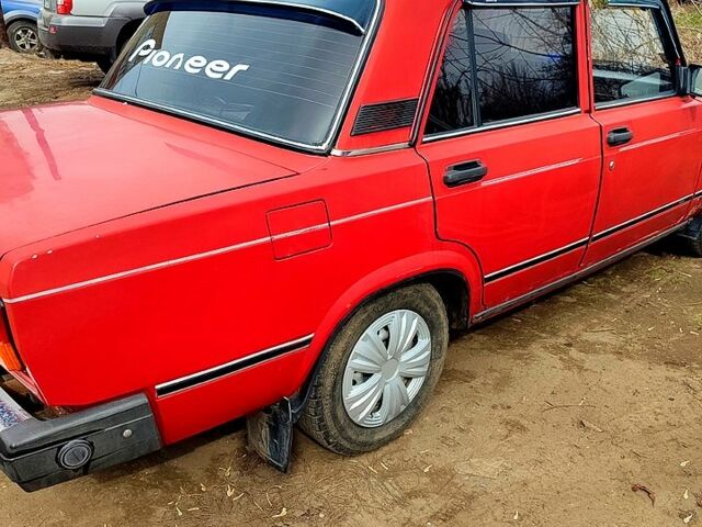 ВАЗ 2107 2007 в Изюме на Automoto.ua Красный ВАЗ 2107, объемом двигателя 1.5 л и пробегом 0 тыс. км за 1250 $, фото 2 на Automoto.ua