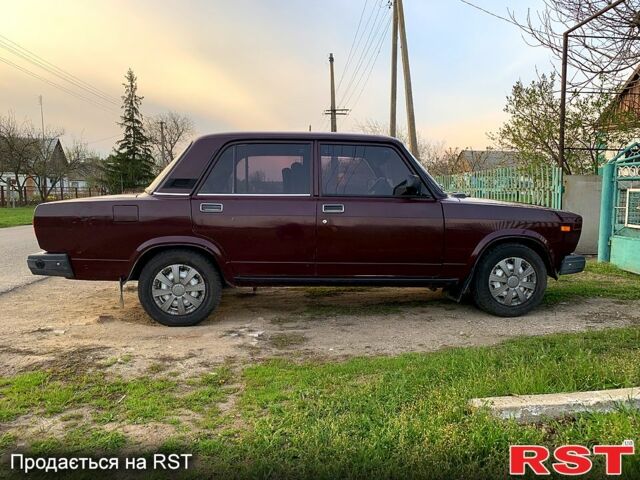 Красный ВАЗ 2107, объемом двигателя 1.6 л и пробегом 100 тыс. км за 1700 $, фото 2 на Automoto.ua
