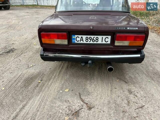 Красный ВАЗ 2107, объемом двигателя 1.45 л и пробегом 39 тыс. км за 1570 $, фото 1 на Automoto.ua