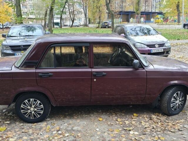 Красный ВАЗ 2107, объемом двигателя 1.5 л и пробегом 170 тыс. км за 850 $, фото 2 на Automoto.ua