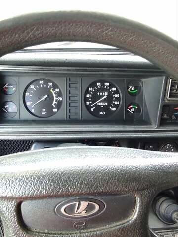 ВАЗ 2107 2008 у Миргороде на Automoto.ua Червоний ВАЗ 2107, об'ємом двигуна 1.5 л та пробігом 82 тис. км за 2000 $, фото 9 на Automoto.ua