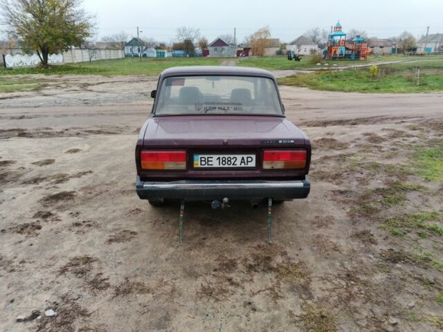 Красный ВАЗ 2107, объемом двигателя 1.5 л и пробегом 80 тыс. км за 1200 $, фото 4 на Automoto.ua