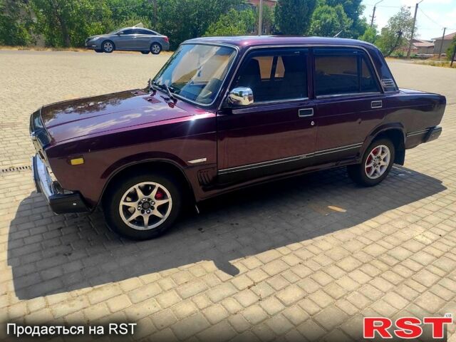 Красный ВАЗ 2107, объемом двигателя 1.5 л и пробегом 150 тыс. км за 1200 $, фото 1 на Automoto.ua