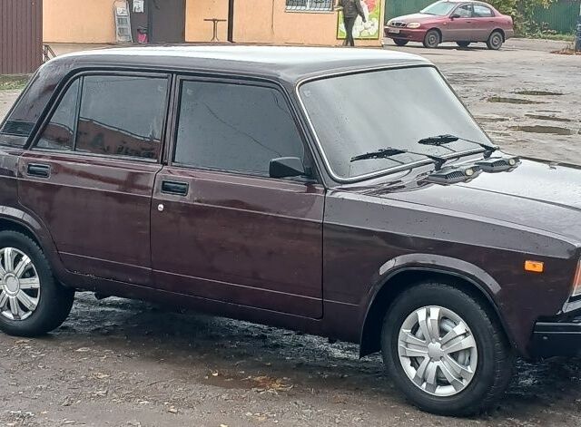 Красный ВАЗ 2107, объемом двигателя 1.5 л и пробегом 71 тыс. км за 1400 $, фото 1 на Automoto.ua