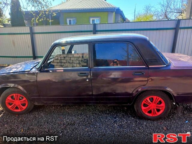 Красный ВАЗ 2107, объемом двигателя 15 л и пробегом 157 тыс. км за 850 $, фото 5 на Automoto.ua