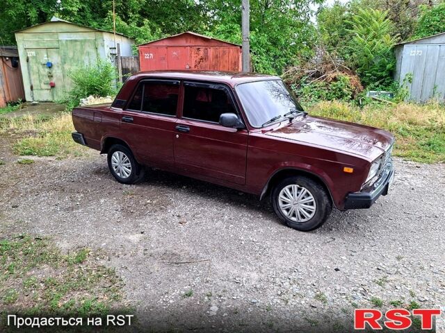 Красный ВАЗ 2107, объемом двигателя 1.5 л и пробегом 112 тыс. км за 1700 $, фото 1 на Automoto.ua