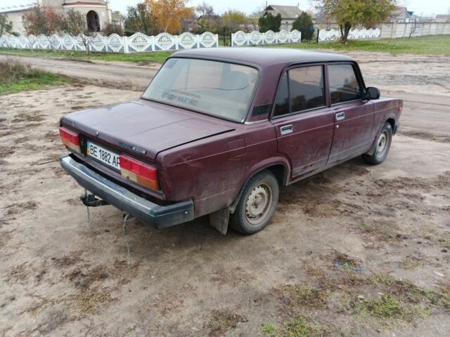 Красный ВАЗ 2107, объемом двигателя 1.5 л и пробегом 80 тыс. км за 1200 $, фото 2 на Automoto.ua
