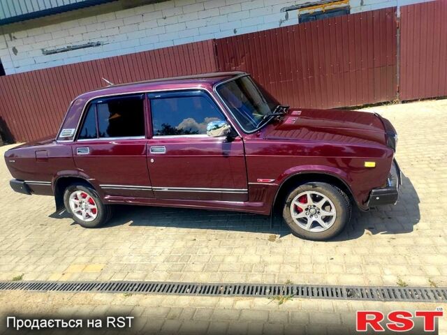 Красный ВАЗ 2107, объемом двигателя 1.5 л и пробегом 150 тыс. км за 1200 $, фото 3 на Automoto.ua