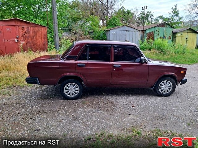 Красный ВАЗ 2107, объемом двигателя 1.5 л и пробегом 112 тыс. км за 1700 $, фото 2 на Automoto.ua