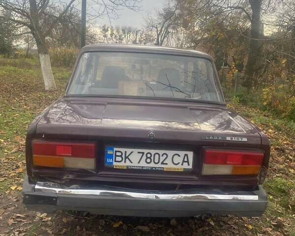 Красный ВАЗ 2107, объемом двигателя 1.5 л и пробегом 120 тыс. км за 1800 $, фото 2 на Automoto.ua
