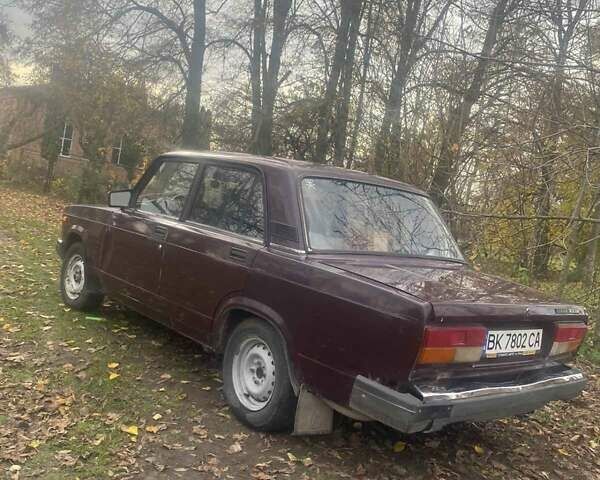 Красный ВАЗ 2107, объемом двигателя 1.5 л и пробегом 120 тыс. км за 1800 $, фото 1 на Automoto.ua