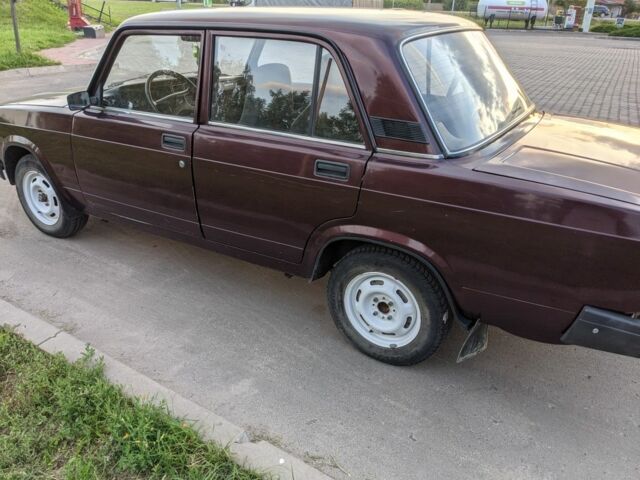 Красный ВАЗ 2107, объемом двигателя 1.57 л и пробегом 44 тыс. км за 2200 $, фото 2 на Automoto.ua