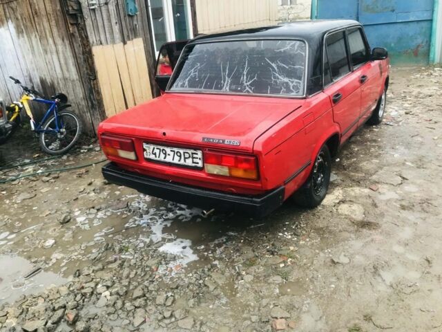 Красный ВАЗ 2107, объемом двигателя 5 л и пробегом 300 тыс. км за 555 $, фото 2 на Automoto.ua