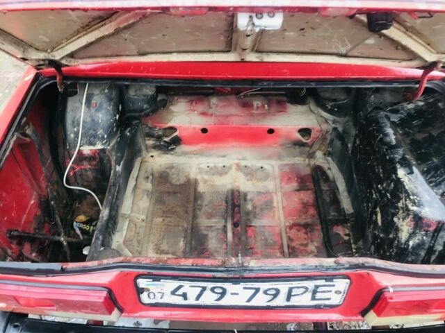 Красный ВАЗ 2107, объемом двигателя 5 л и пробегом 300 тыс. км за 555 $, фото 10 на Automoto.ua