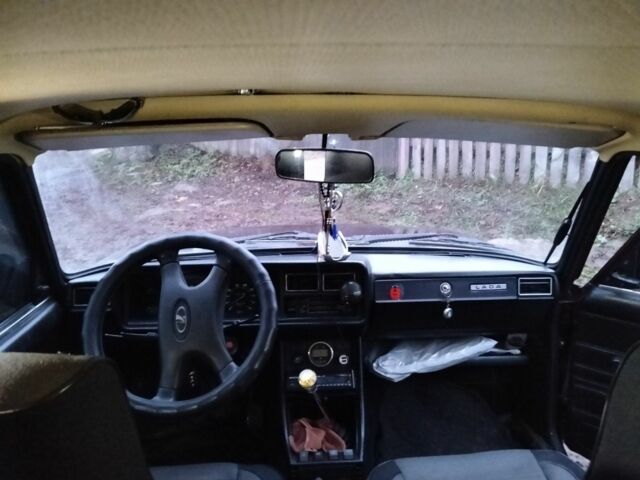 Красный ВАЗ 2107, объемом двигателя 1.5 л и пробегом 90 тыс. км за 1300 $, фото 3 на Automoto.ua