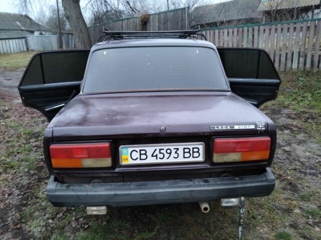 Красный ВАЗ 2107, объемом двигателя 1.5 л и пробегом 90 тыс. км за 1300 $, фото 2 на Automoto.ua