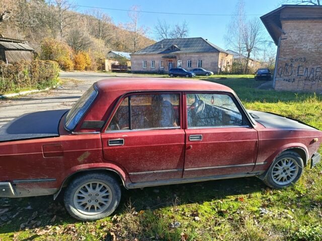 Красный ВАЗ 2107, объемом двигателя 1.6 л и пробегом 33 тыс. км за 350 $, фото 1 на Automoto.ua