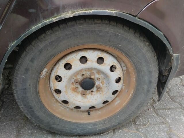 Красный ВАЗ 2107, объемом двигателя 1.6 л и пробегом 170 тыс. км за 1737 $, фото 4 на Automoto.ua