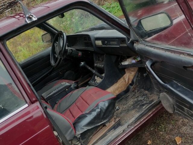 Красный ВАЗ 2107, объемом двигателя 2 л и пробегом 256 тыс. км за 1002 $, фото 3 на Automoto.ua