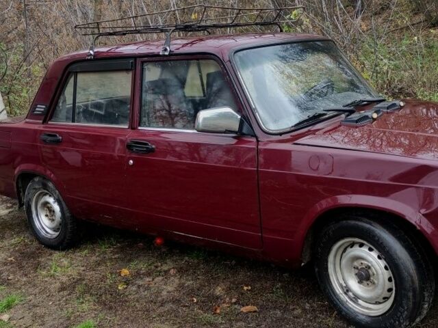 Красный ВАЗ 2107, объемом двигателя 2 л и пробегом 256 тыс. км за 1002 $, фото 1 на Automoto.ua