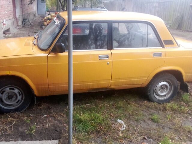 Желтый ВАЗ 2107, объемом двигателя 1.5 л и пробегом 30 тыс. км за 500 $, фото 6 на Automoto.ua