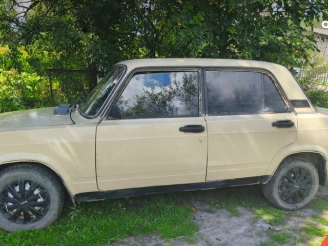 Желтый ВАЗ 2107, объемом двигателя 1.3 л и пробегом 290 тыс. км за 405 $, фото 3 на Automoto.ua