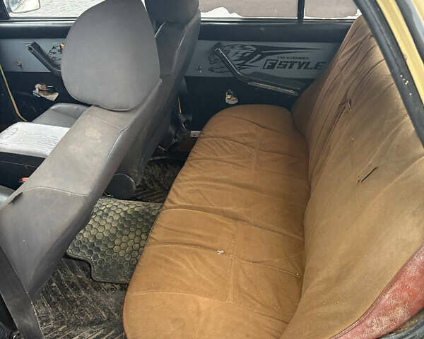 Жовтий ВАЗ 2107, об'ємом двигуна 1.5 л та пробігом 500 тис. км за 401 $, фото 4 на Automoto.ua