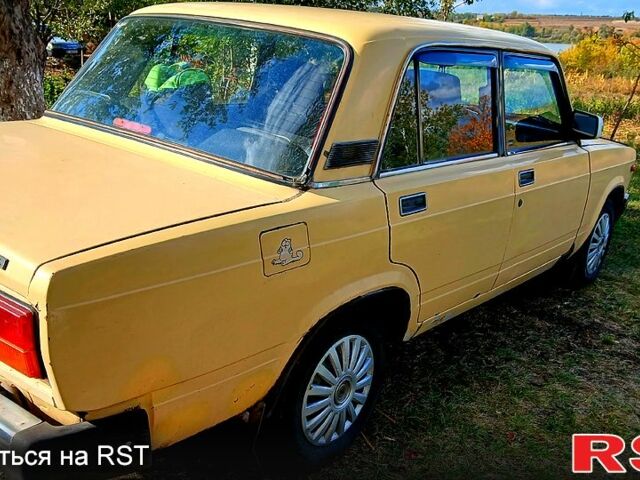Желтый ВАЗ 2107, объемом двигателя 1.5 л и пробегом 0 тыс. км за 850 $, фото 1 на Automoto.ua
