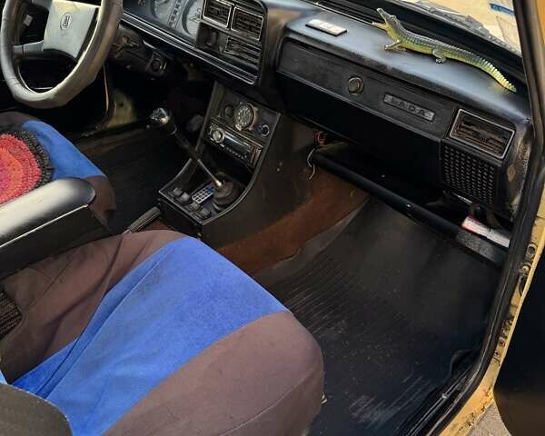 Желтый ВАЗ 2107, объемом двигателя 1.45 л и пробегом 500 тыс. км за 999 $, фото 7 на Automoto.ua