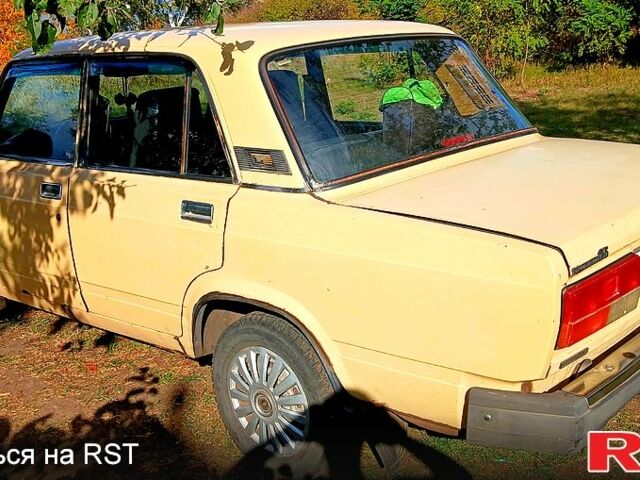 Желтый ВАЗ 2107, объемом двигателя 1.5 л и пробегом 0 тыс. км за 850 $, фото 2 на Automoto.ua