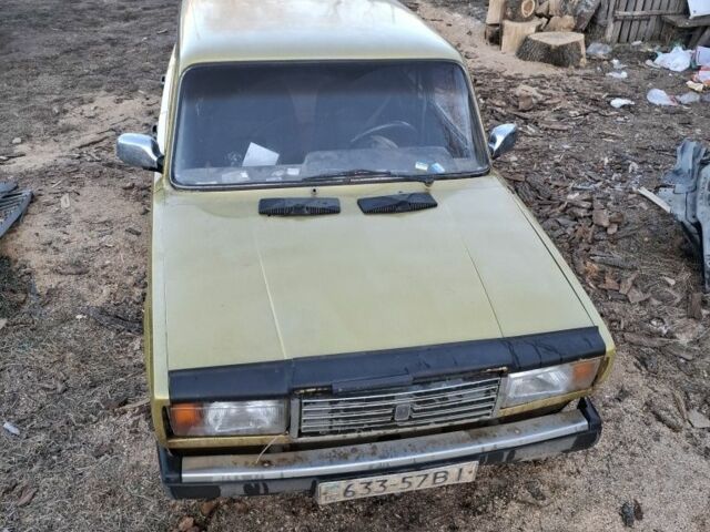 Желтый ВАЗ 2107, объемом двигателя 0 л и пробегом 100 тыс. км за 500 $, фото 1 на Automoto.ua