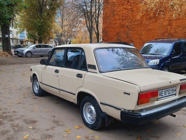 Желтый ВАЗ 2107, объемом двигателя 1.5 л и пробегом 120 тыс. км за 750 $, фото 3 на Automoto.ua