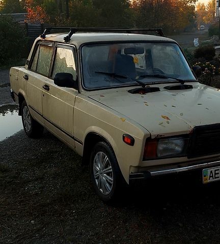 ВАЗ 2107 1996 у Дніпро (Дніпропетровську) на Automoto.ua Жовтий ВАЗ 2107, об'ємом двигуна 1.5 л та пробігом 0 тис. км за 620 $, фото 3 на Automoto.ua