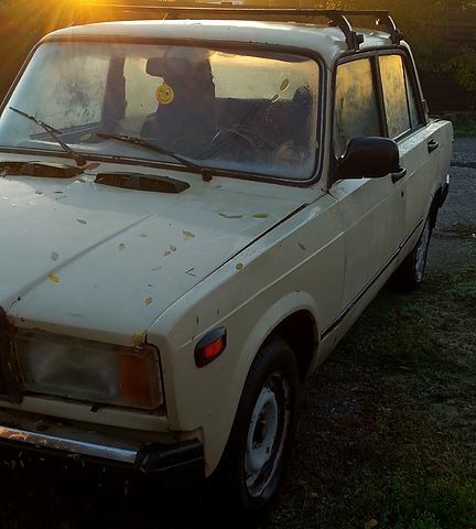 ВАЗ 2107 1996 у Дніпро (Дніпропетровську) на Automoto.ua Жовтий ВАЗ 2107, об'ємом двигуна 1.5 л та пробігом 0 тис. км за 620 $, фото 4 на Automoto.ua