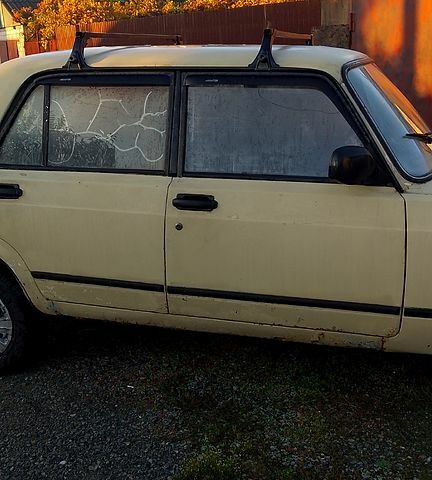 ВАЗ 2107 1996 у Дніпро (Дніпропетровську) на Automoto.ua Жовтий ВАЗ 2107, об'ємом двигуна 1.5 л та пробігом 0 тис. км за 620 $, фото 2 на Automoto.ua