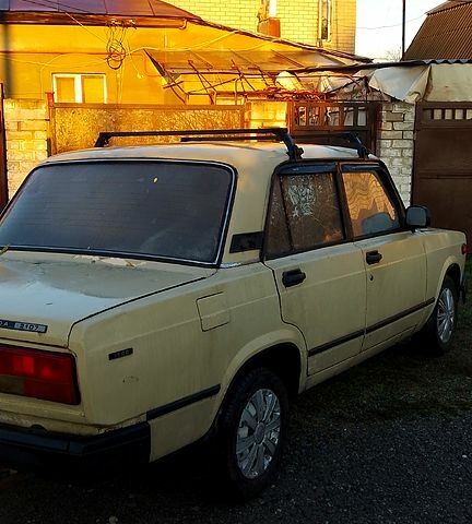 ВАЗ 2107 1996 у Дніпро (Дніпропетровську) на Automoto.ua Жовтий ВАЗ 2107, об'ємом двигуна 1.5 л та пробігом 0 тис. км за 620 $, фото 1 на Automoto.ua